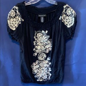 Black appliqué top
